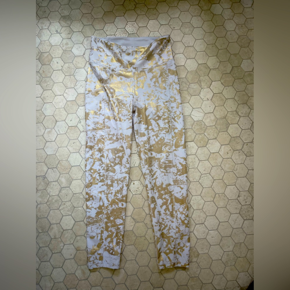 EUC Lilly Pulitzer gold foil legging with pocket sz S